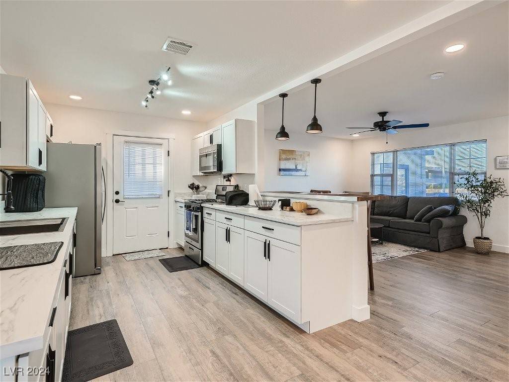 Henderson, NV 89015,75 Constitution AVE