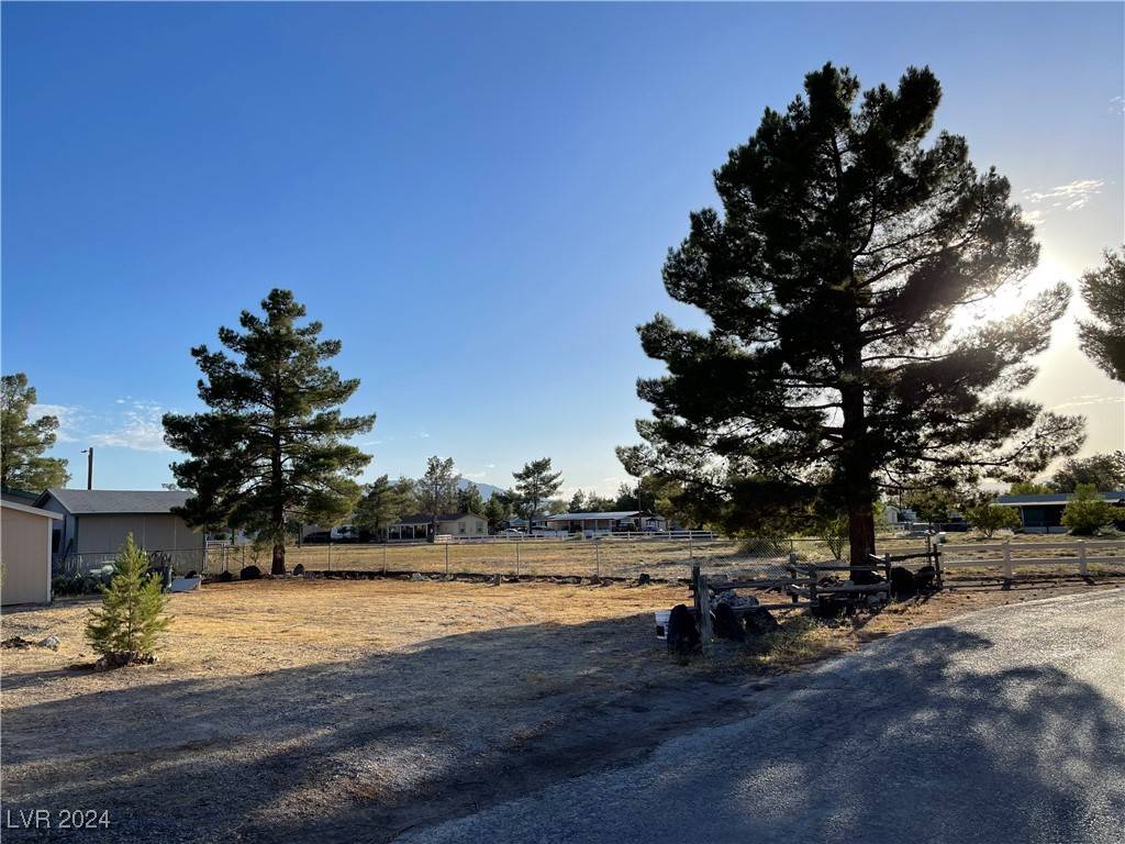 Pahrump, NV 89048,121 Wilderness WAY