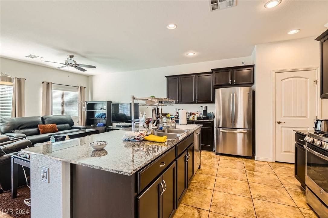 Las Vegas, NV 89122,5662 Point Loma CT