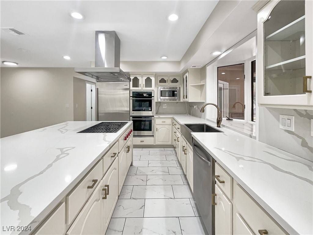 Henderson, NV 89014,17 Hummingbird LN