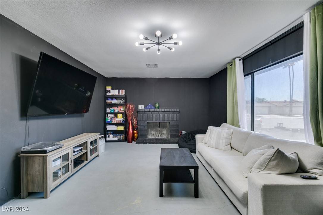 Las Vegas, NV 89103,6536 Larchwood LN