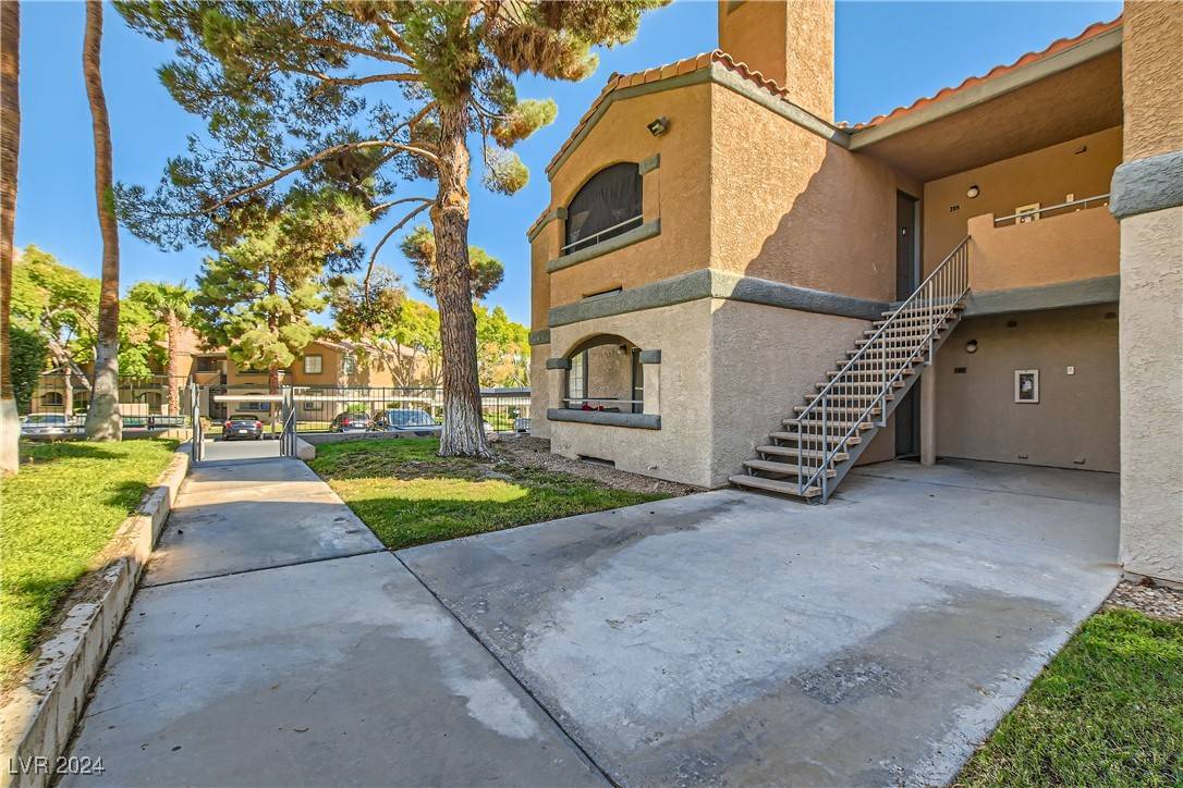 Las Vegas, NV 89107,221 Mission Catalina LN #105