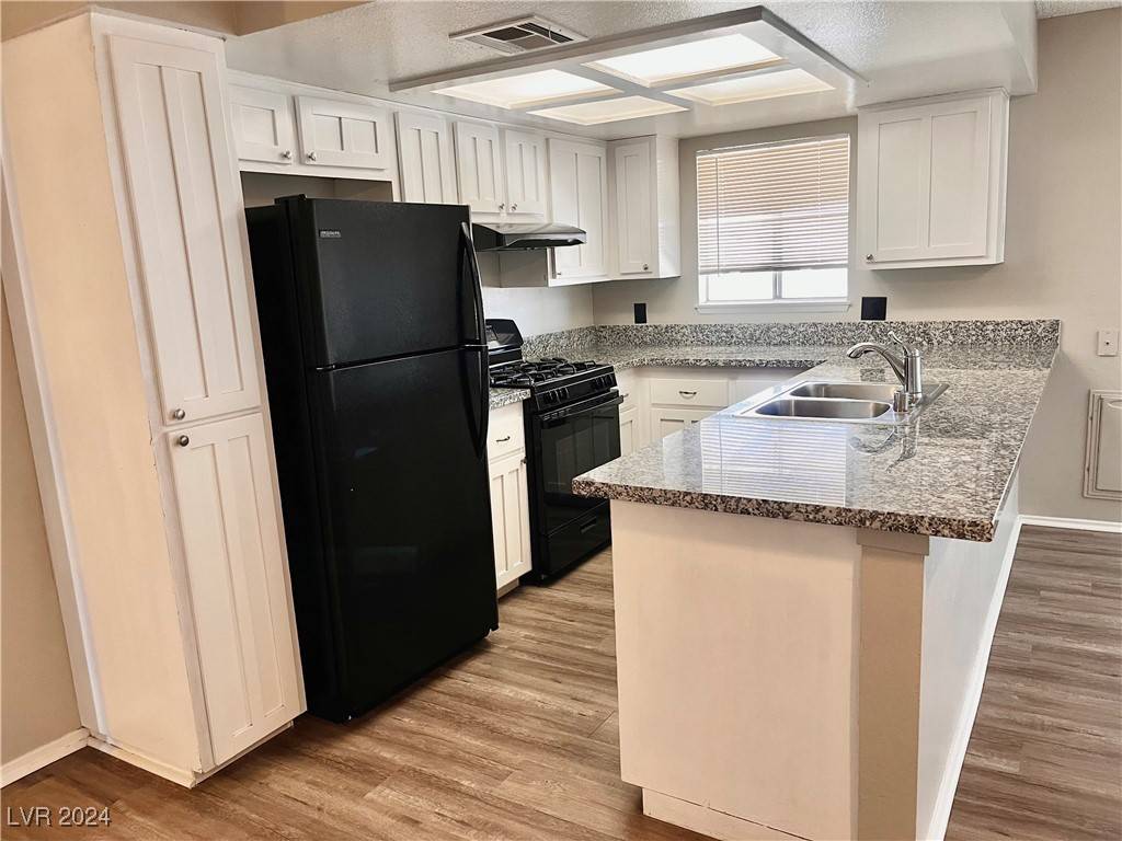 Henderson, NV 89002,516 Summit DR
