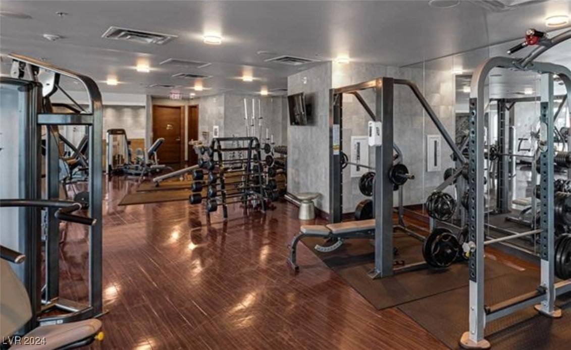 Las Vegas, NV 89103,4471 Dean Martin DR #606