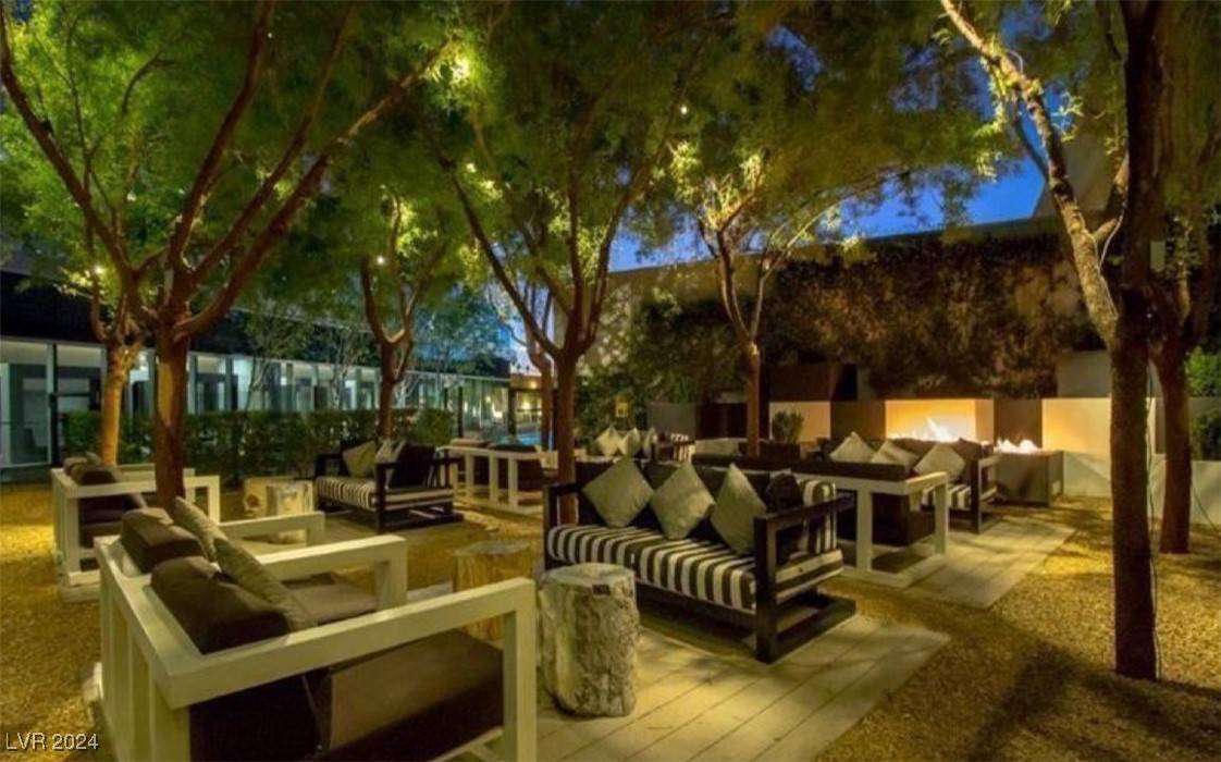 Las Vegas, NV 89103,4471 Dean Martin DR #606