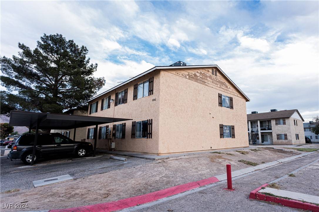 Las Vegas, NV 89110,5261 Carriellen LN