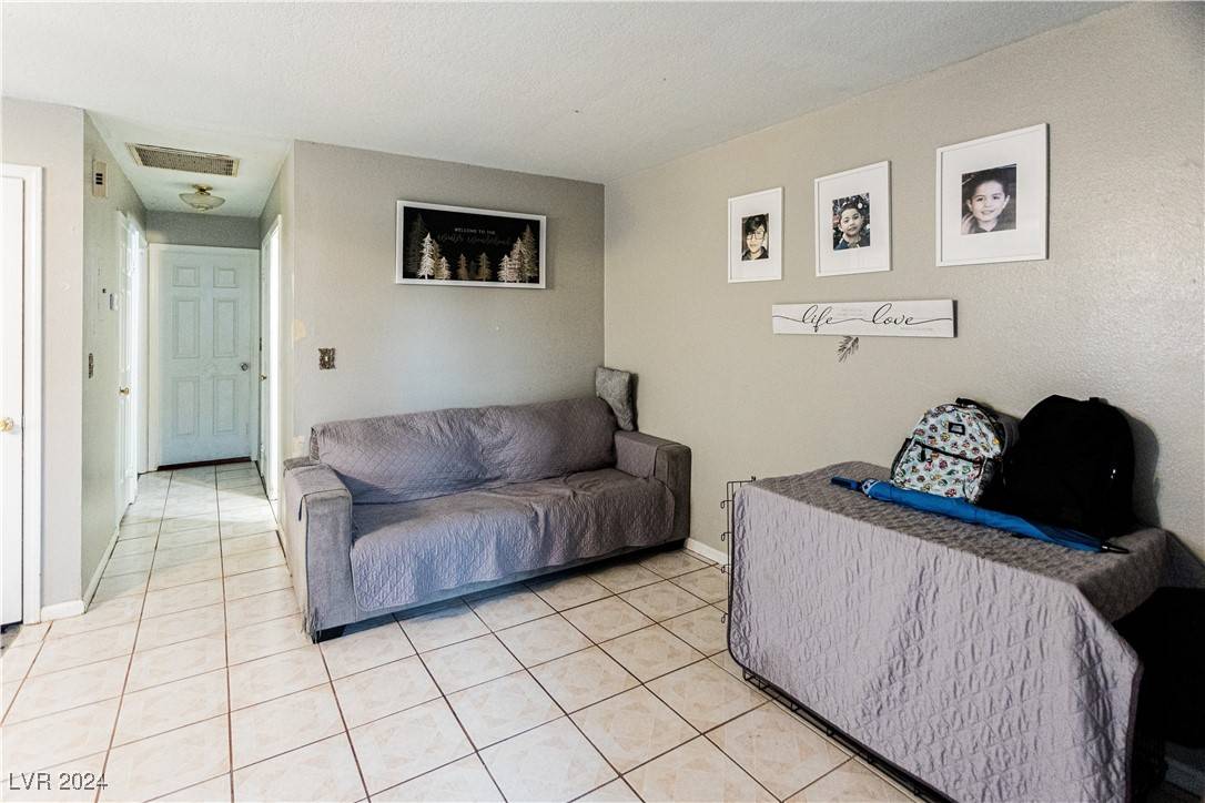 Las Vegas, NV 89110,5261 Carriellen LN