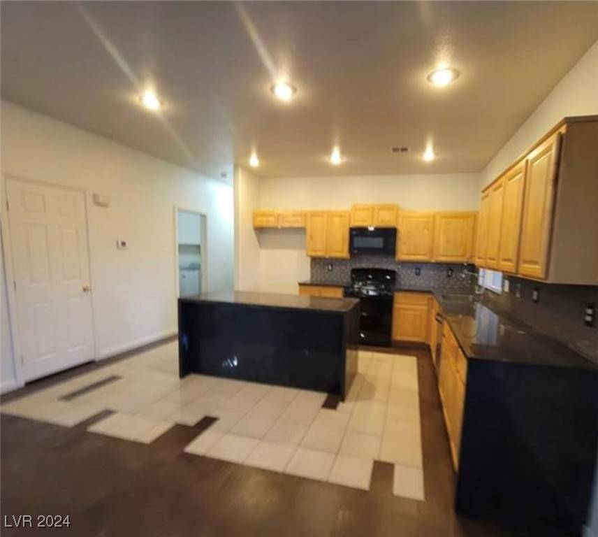 North Las Vegas, NV 89032,4116 Mattray ST