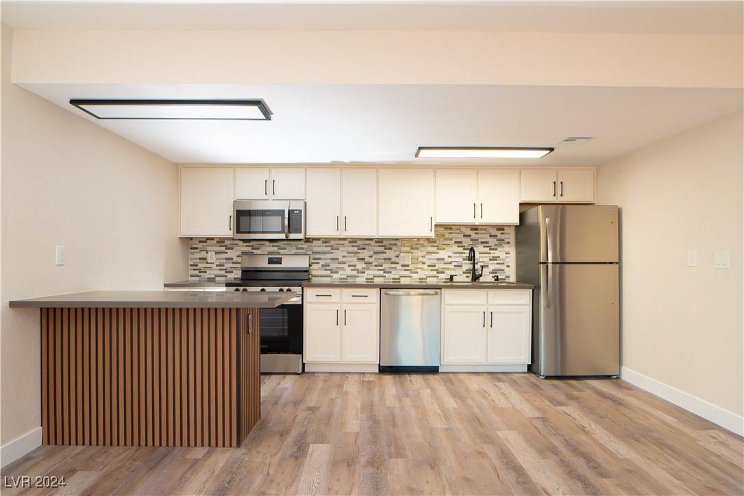 Las Vegas, NV 89103,4370 Sandy River DR #17