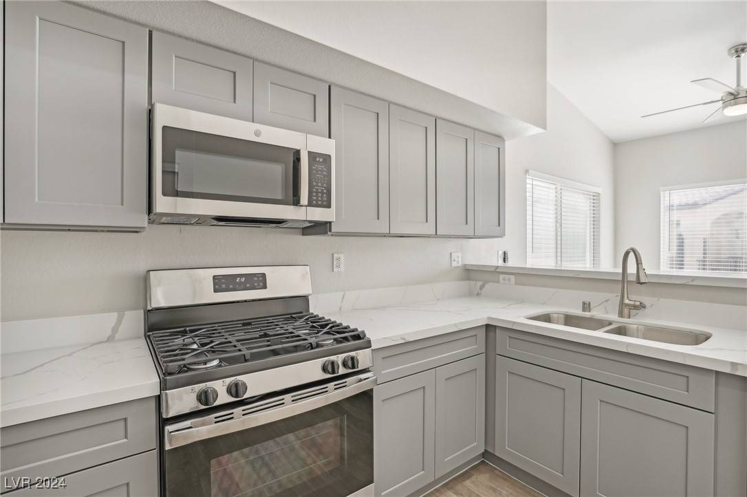 Las Vegas, NV 89149,4811 Black Bear RD #201