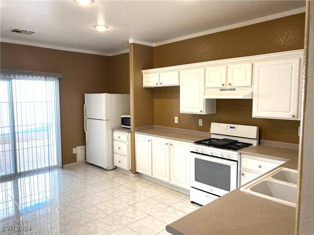 Las Vegas, NV 89139,7451 Grizzly Giant ST