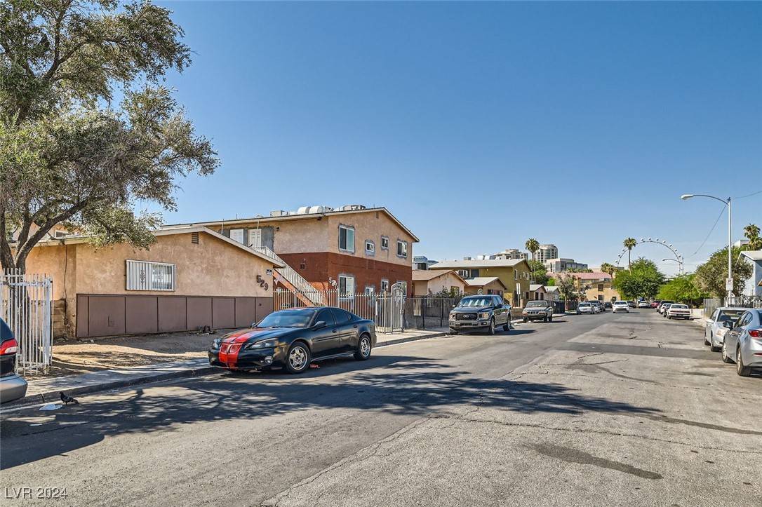 Las Vegas, NV 89119,529 McKellar CIR