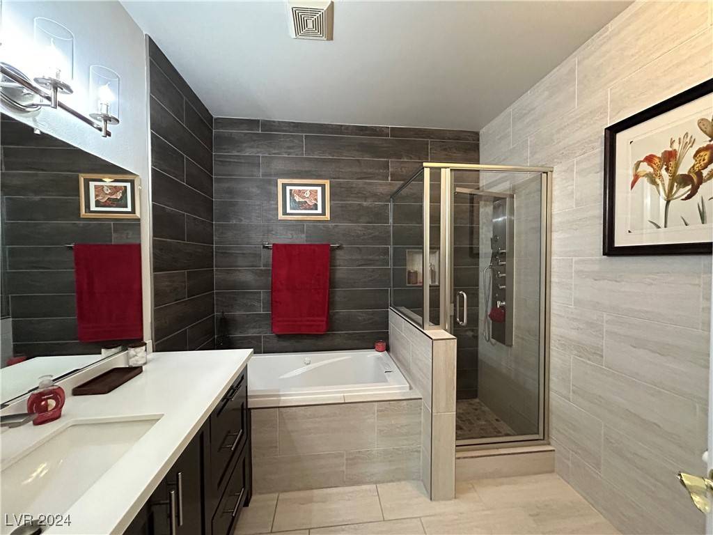 Las Vegas, NV 89128,8721 Red Brook DR #203