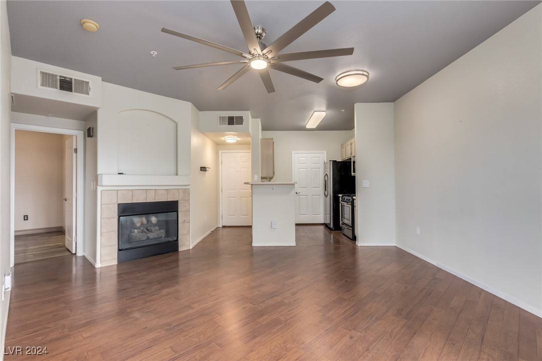 Las Vegas, NV 89113,7147 S Durango DR #304