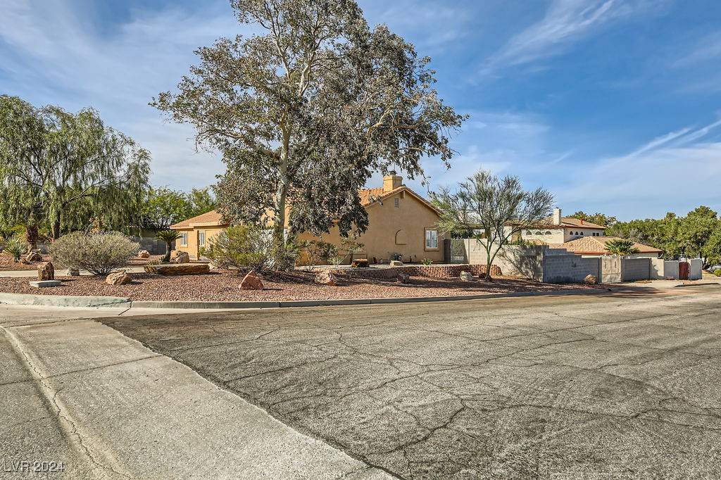 Henderson, NV 89015,340 E Longacres DR