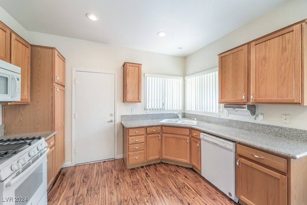 Henderson, NV 89012,2133 Desert Woods DR