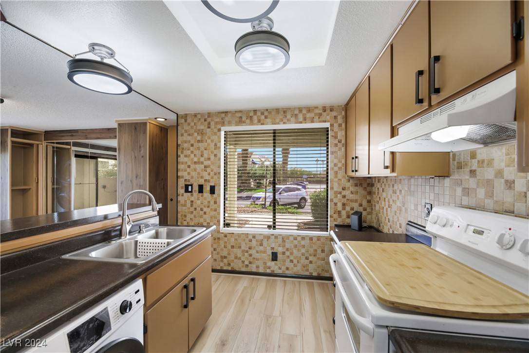 Las Vegas, NV 89103,4360 Gannet CIR #21