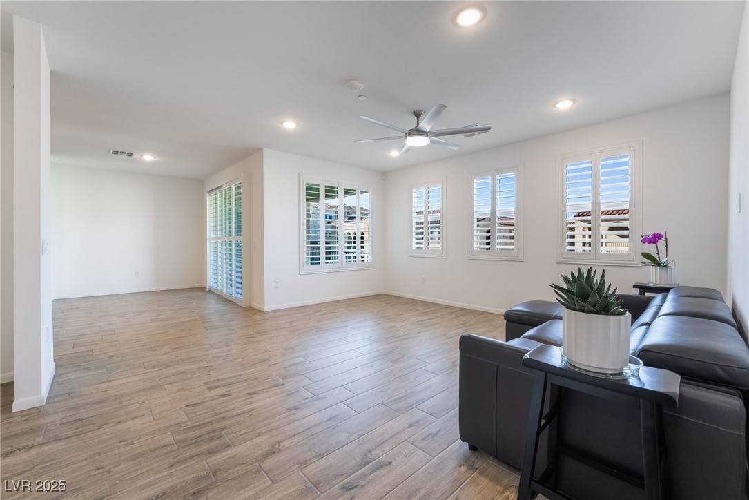 Henderson, NV 89052,2555 Hampton RD #4308