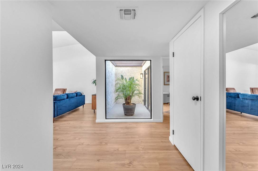 Las Vegas, NV 89121,3182 Pradera CIR