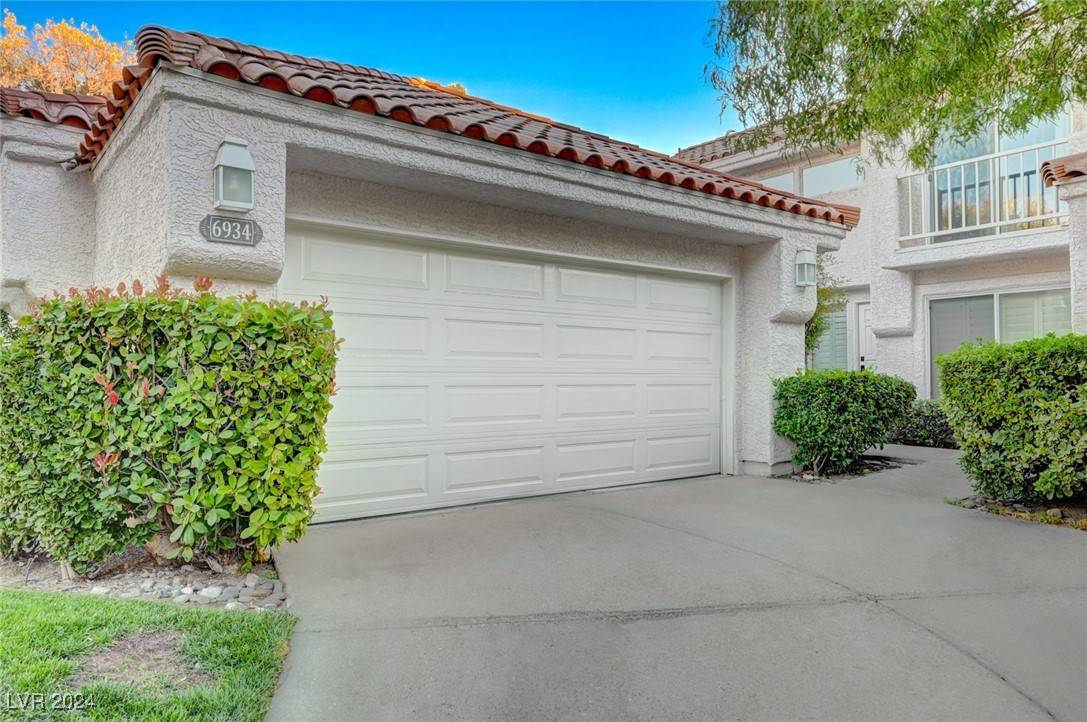 Las Vegas, NV 89113,6934 Emerald Springs LN