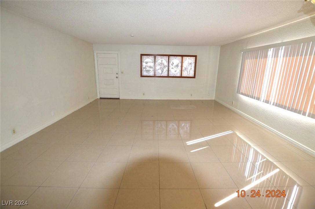 Las Vegas, NV 89109,356 E Desert Inn RD #301