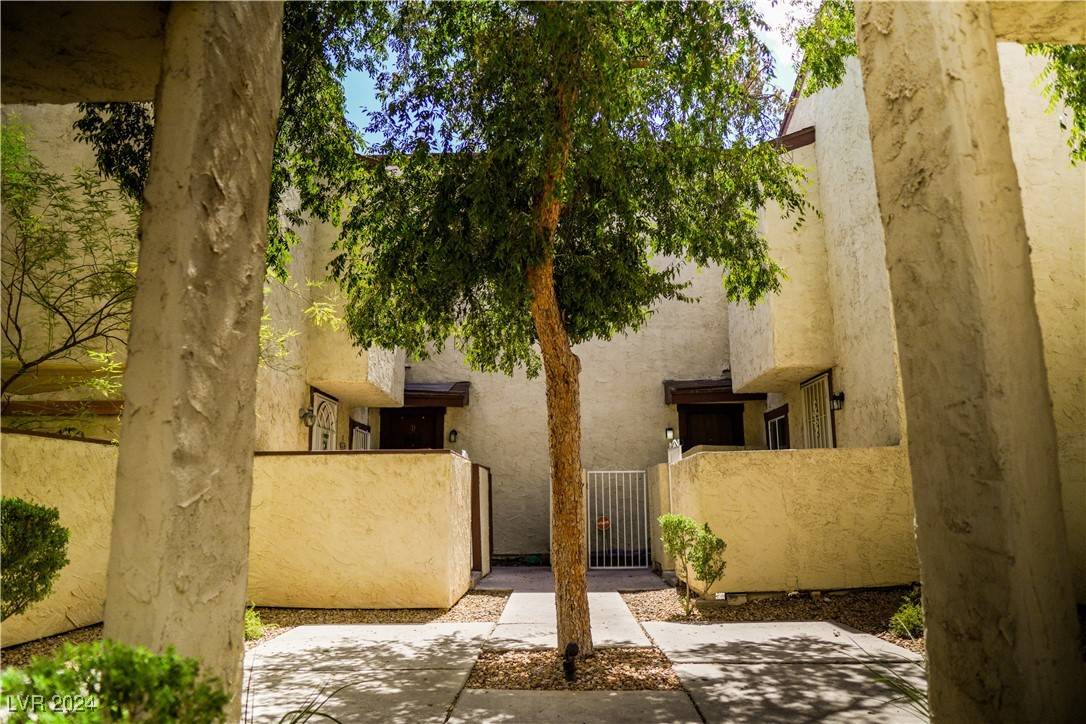 Las Vegas, NV 89119,5039 Spencer ST #D