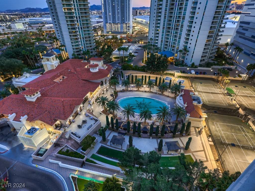 Las Vegas, NV 89109,2747 Paradise RD #1505