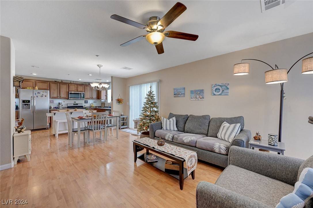 Las Vegas, NV 89129,7321 Halsey CT