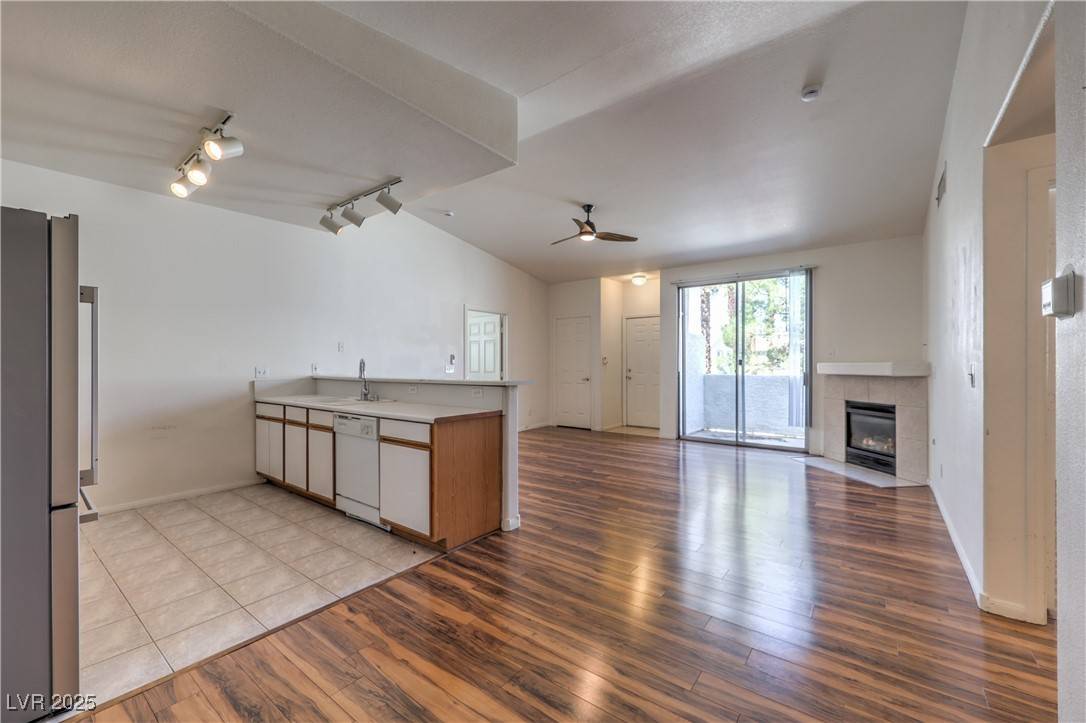 Las Vegas, NV 89120,4960 Harrison DR #214