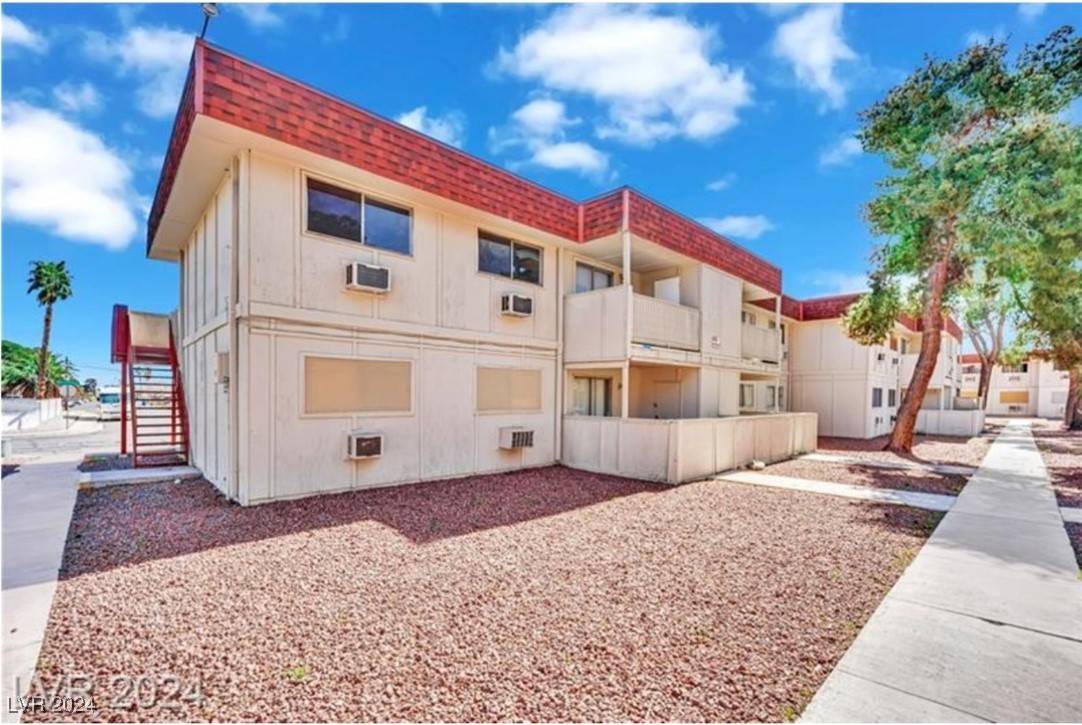 Las Vegas, NV 89119,5388 Swenson ST #26