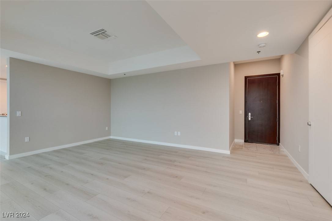 Las Vegas, NV 89103,4525 Dean Martin DR #2704
