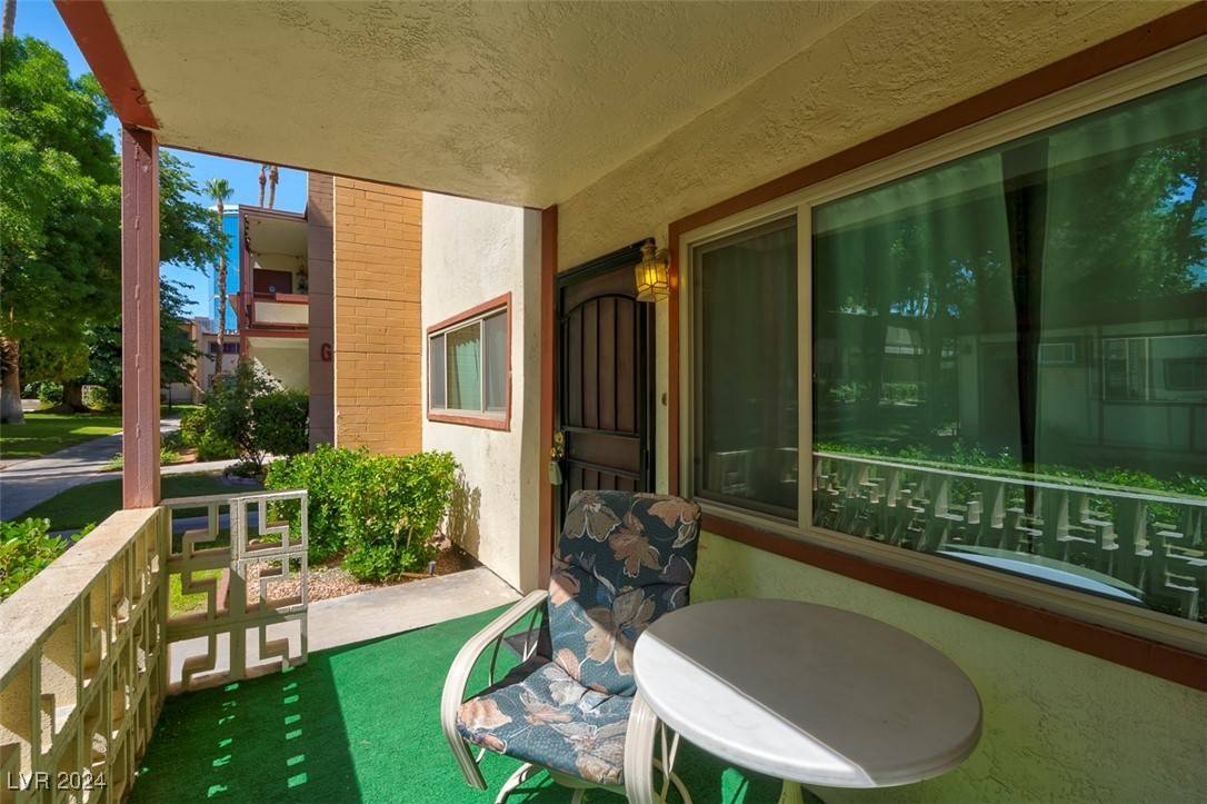 Las Vegas, NV 89109,350 E Desert Inn RD #D108