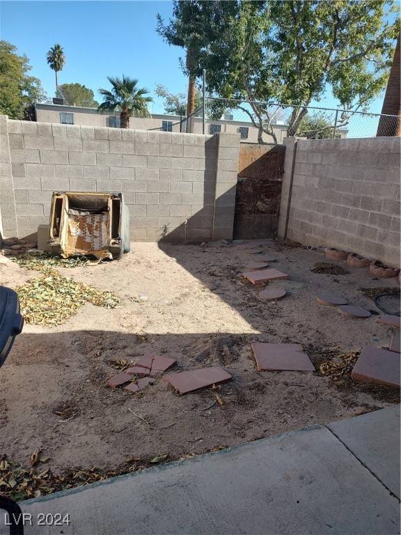 Las Vegas, NV 89108,5933 Vegas DR