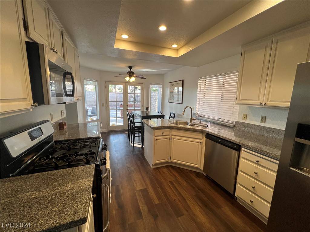 Las Vegas, NV 89117,9025 Crystal Glass DR