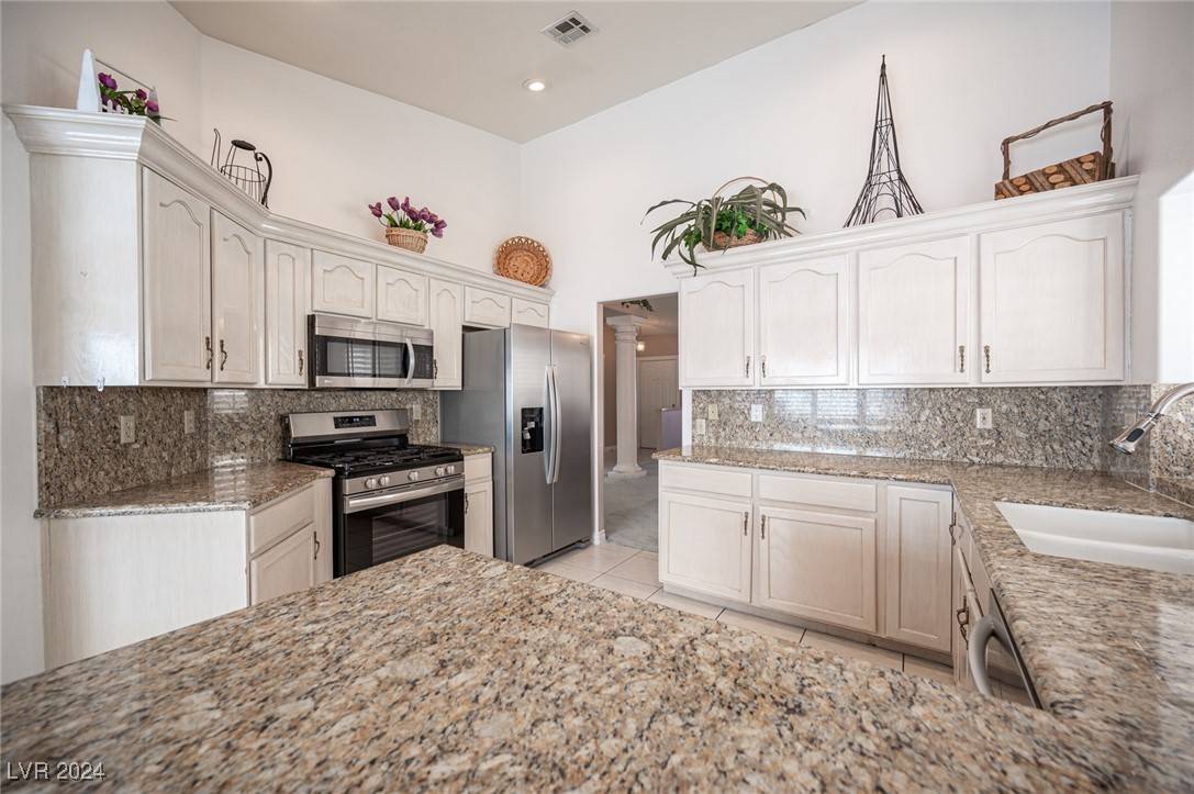 Las Vegas, NV 89128,8225 Point View CT