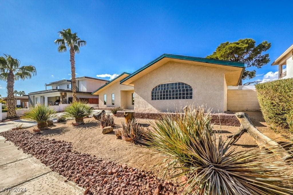Las Vegas, NV 89145,1008 Sproul CT