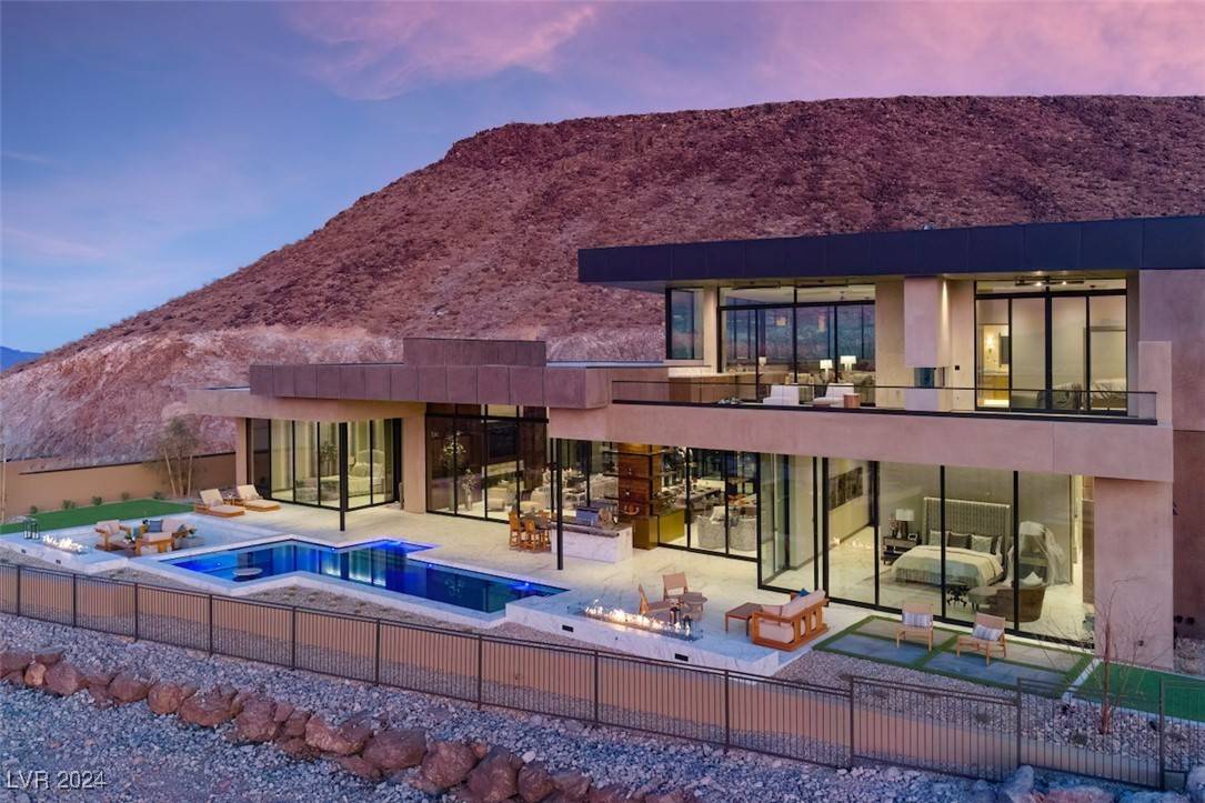 Henderson, NV 89012,7 Stoneshead CT