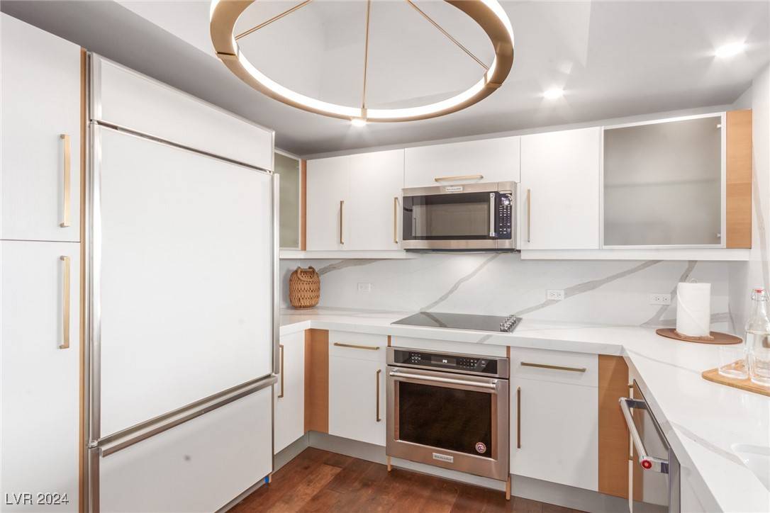 Las Vegas, NV 89109,222 Karen AVE #3904