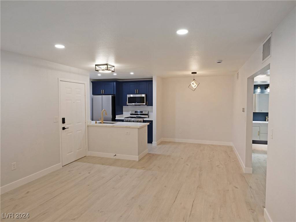 Las Vegas, NV 89128,1901 Rio Canyon CT #103