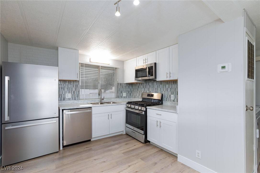 Las Vegas, NV 89103,4608 Royal Ridge AVE