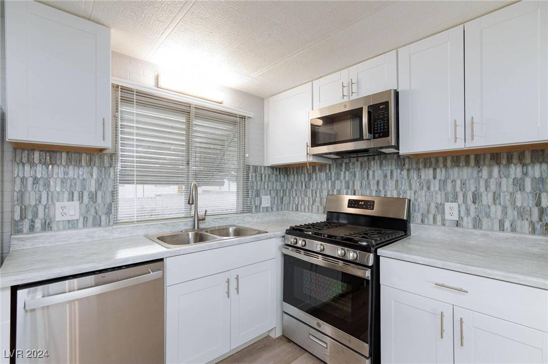 Las Vegas, NV 89103,4608 Royal Ridge AVE