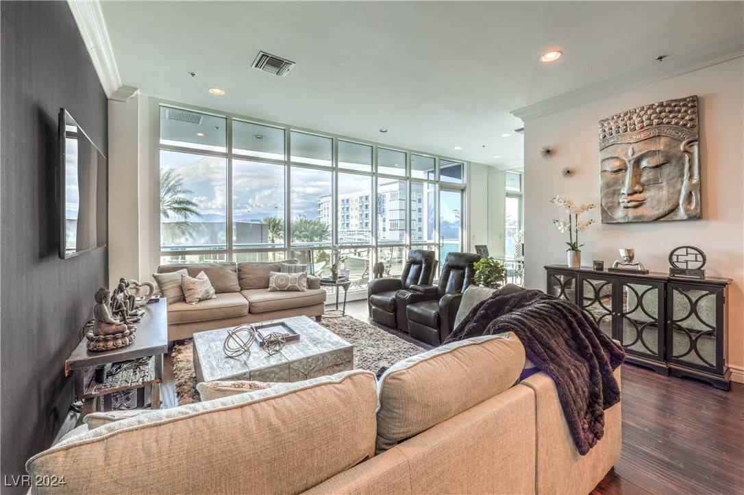 Las Vegas, NV 89103,4525 Dean Martin DR #302
