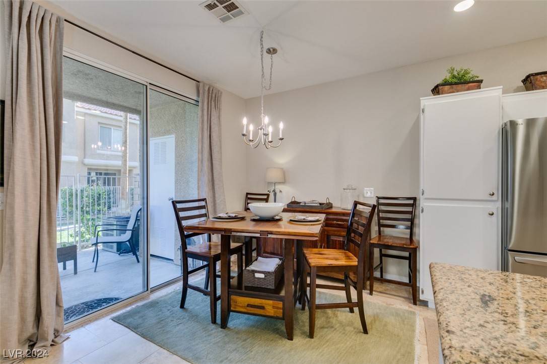 Henderson, NV 89012,251 S Green Valley Pkwy #2811