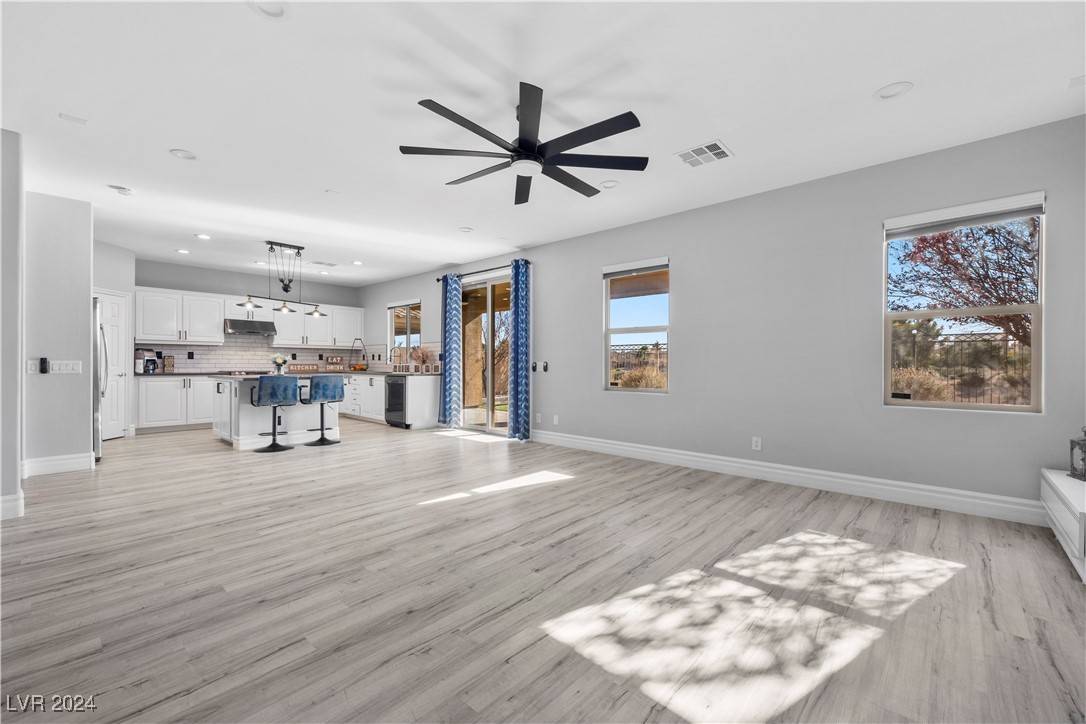 Las Vegas, NV 89148,135 Tall Ruff DR