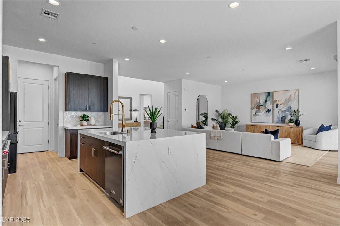 Las Vegas, NV 89166,9002 Shifting Skye ST