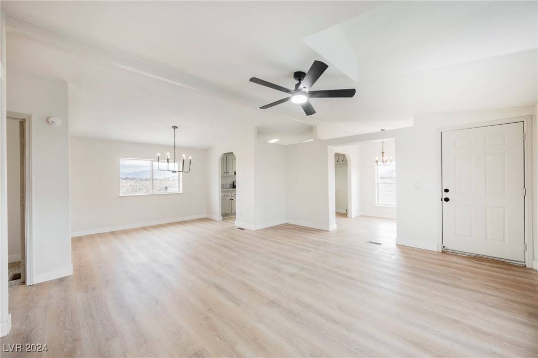 Pahrump, NV 89060,3381 Mason DR #6