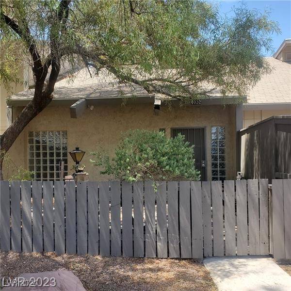 Las Vegas, NV 89121,4032 Village SQ #0