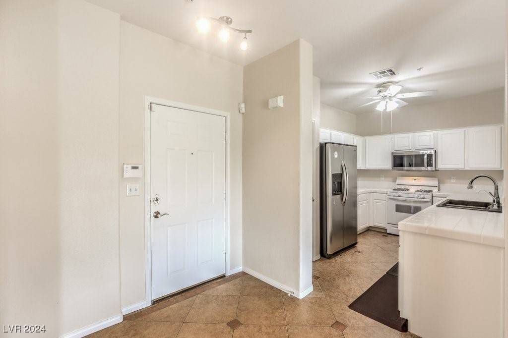 Las Vegas, NV 89144,900 Duckhorn CT #106