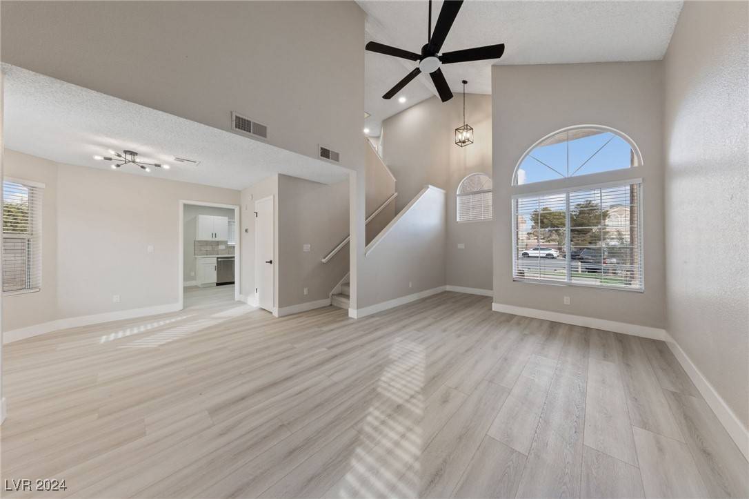 Las Vegas, NV 89108,6533 White Swan CIR