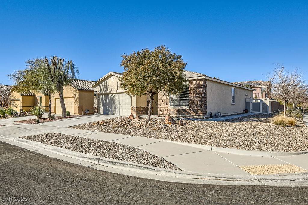 Henderson, NV 89011,184 Crested Creek AVE
